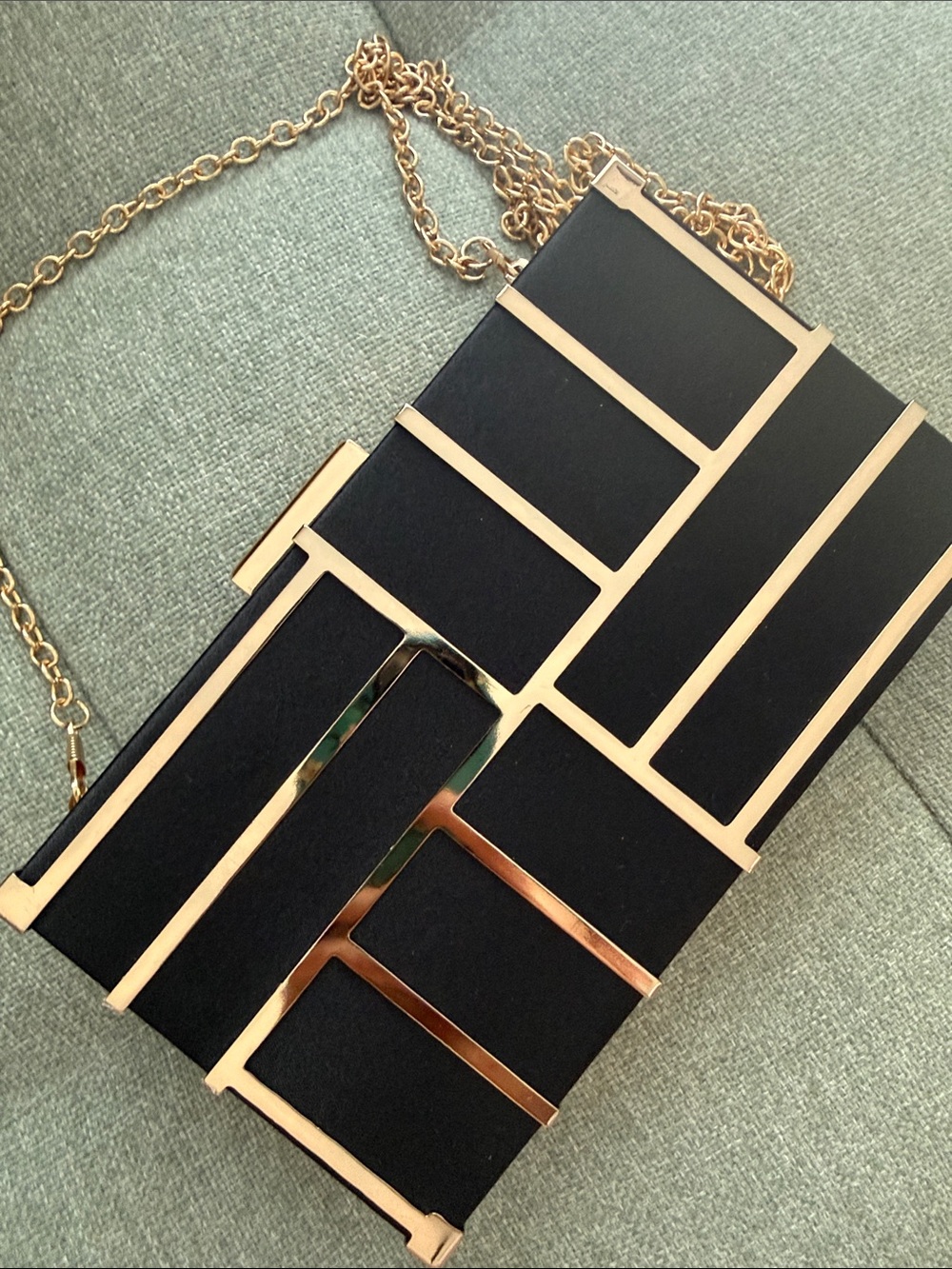 Black and Gold Geometric Chain Clutch